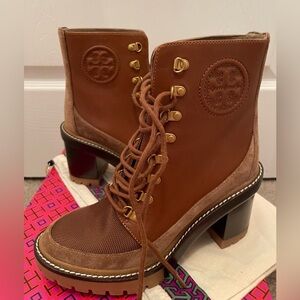 NWOB “TORY BURCH” WOMEN’S MILLER 95MM LUG SOLE BOOTIE BAHRAIN TAN SZ: 7.5